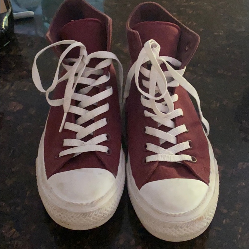 maroon converse